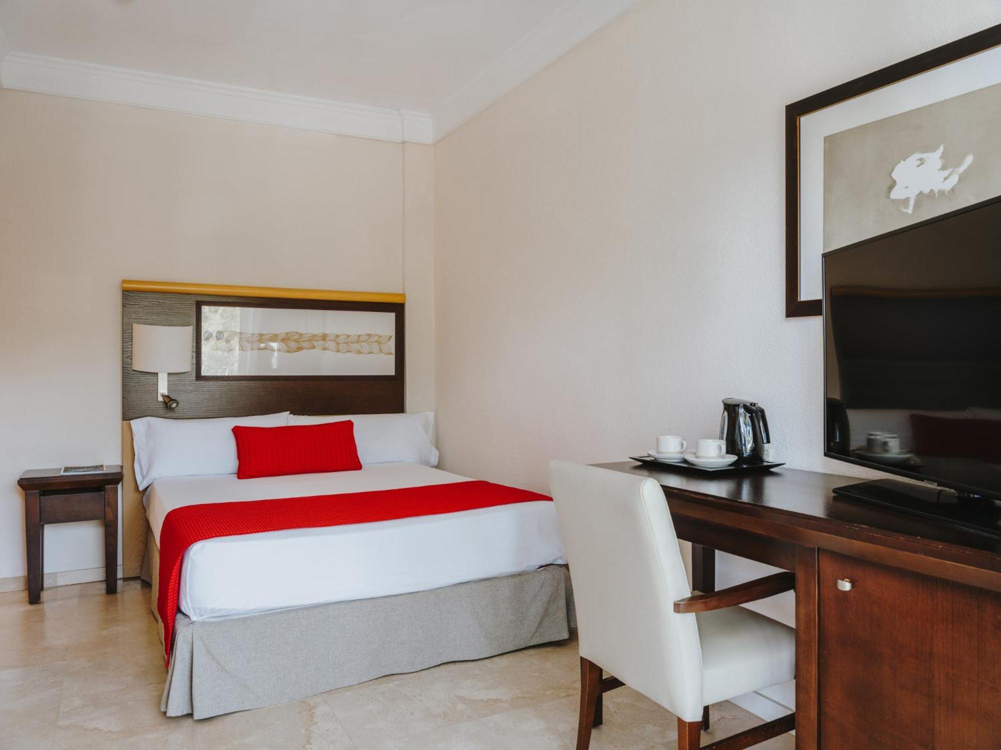 Grupotel Aguait Resort & Spa - Adults Only Cala Ratjada  Exterior photo